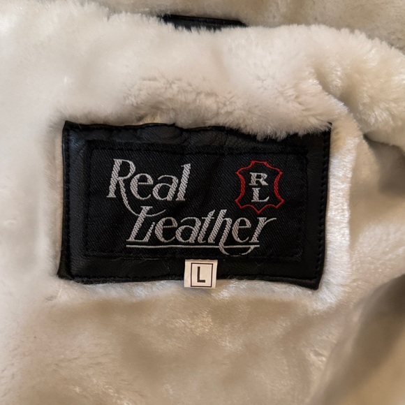 Black Real Leather Jacket with White Fur Trim and Buckle Details - Picture 5 of 5